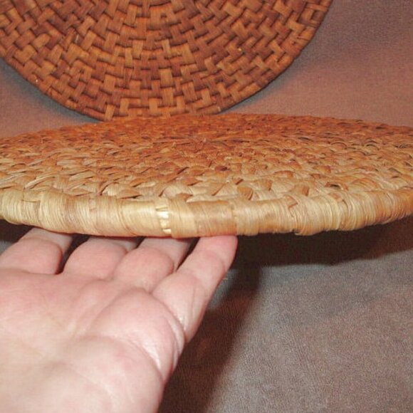Vtg Natural Round Woven Rattan Placemats 15" Thick Weave MCM Wall Decor 2X Lot - Picture 4 of 7